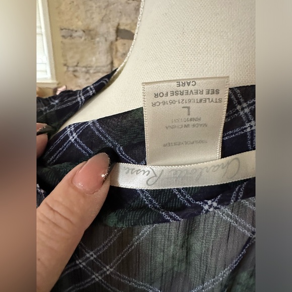 Sheer plaid top with ruffled neck and buttons and ruffled shirt sleeve - Picture 5 of 5